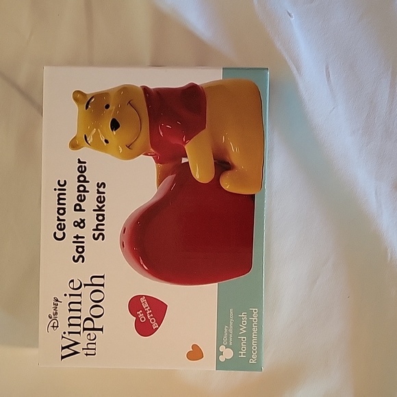 Winnie the Pooh Salt and Pepper Set - Picture 2 of 2